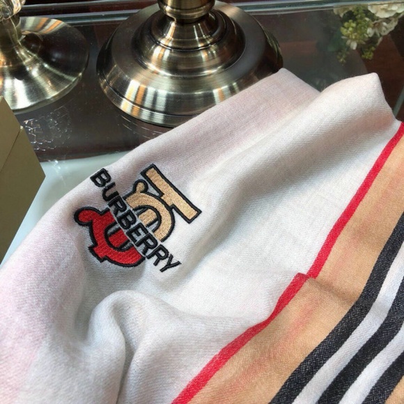 BURBERRY scarf - Picture 7 of 8